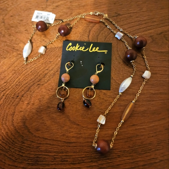 Cookie Lee Mother of Pearl Jewelry Set - Picture 2 of 8